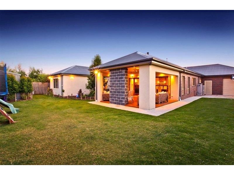 4 Sovereign Way, Hillside VIC 3037