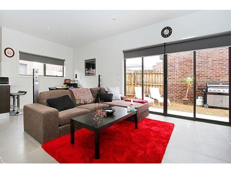 7/28 Buckingham Street, Sydenham VIC 3037