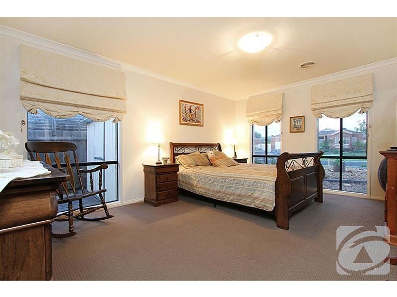 12 Wattle Valley Drive, Hillside VIC 3037