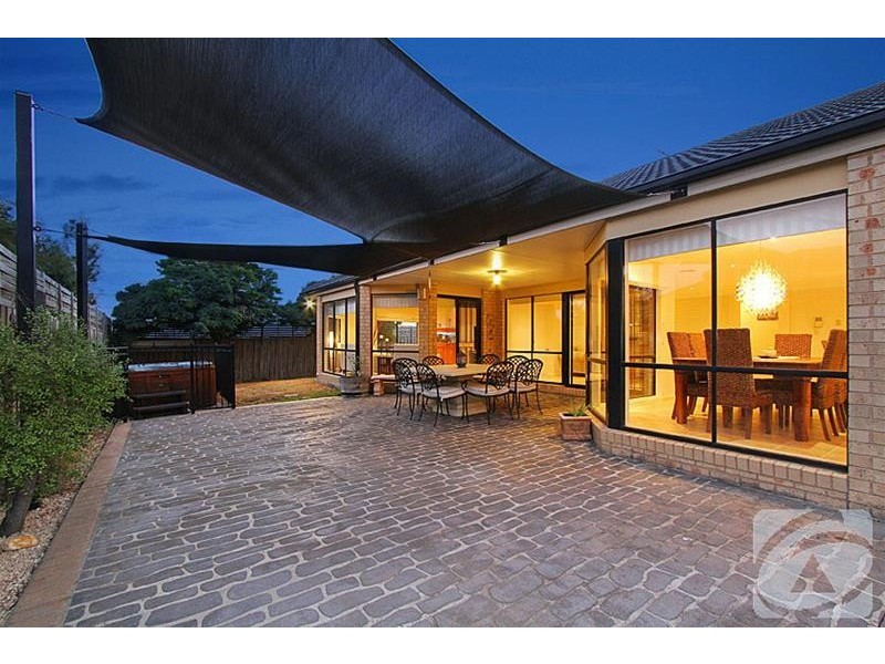 12 Wattle Valley Drive, Hillside VIC 3037