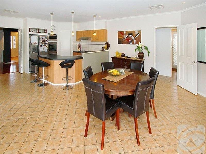 16 Tamora Way, Sydenham VIC 3037