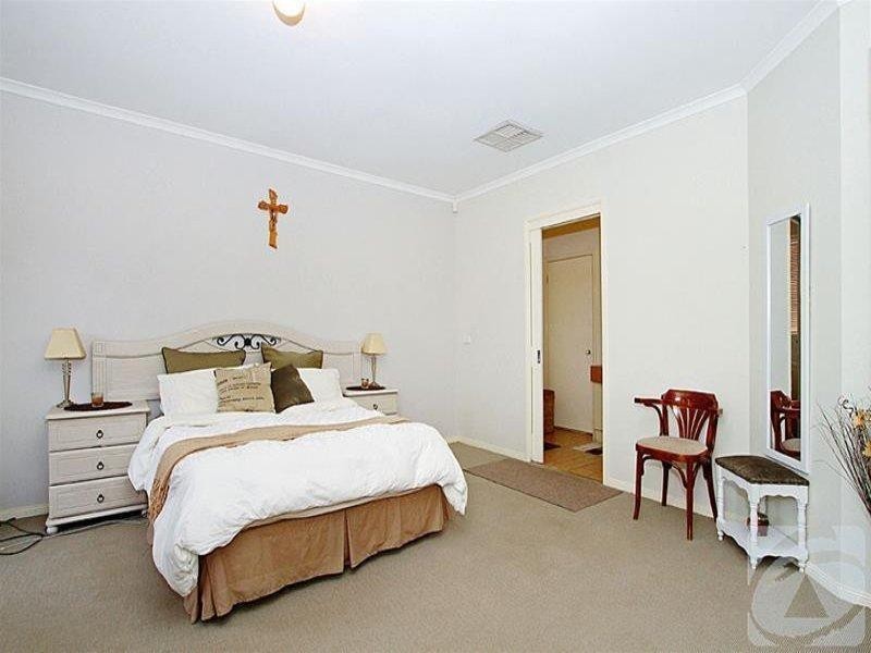 16 Tamora Way, Sydenham VIC 3037