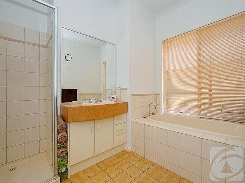 16 Tamora Way, Sydenham VIC 3037