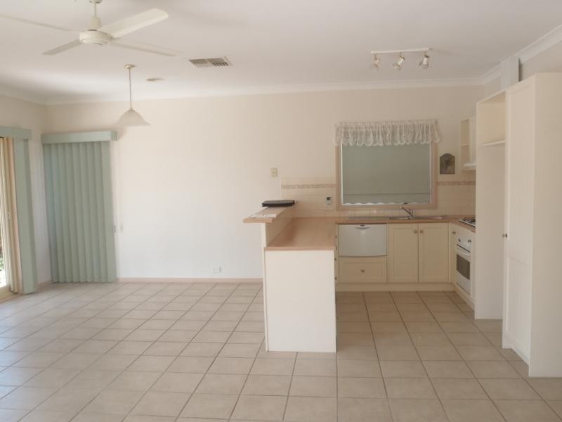 12 Castlemaine Way, Caroline Springs VIC 3023