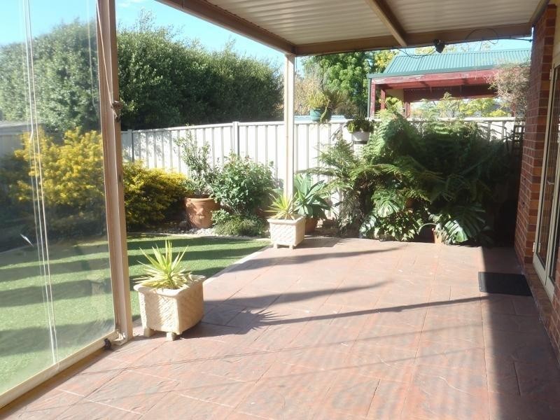 12 Castlemaine Way, Caroline Springs VIC 3023