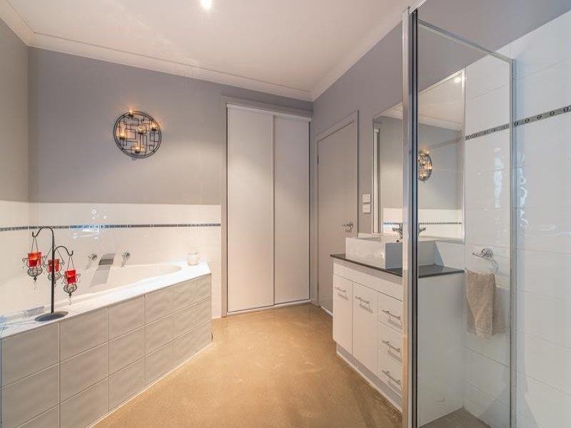 6 Streeton Avenue, Caroline Springs VIC 3023