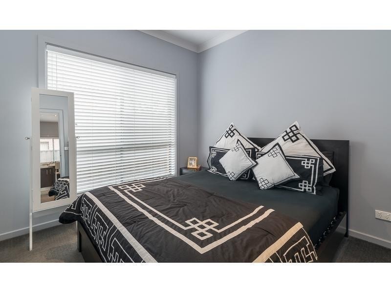 6 Streeton Avenue, Caroline Springs VIC 3023