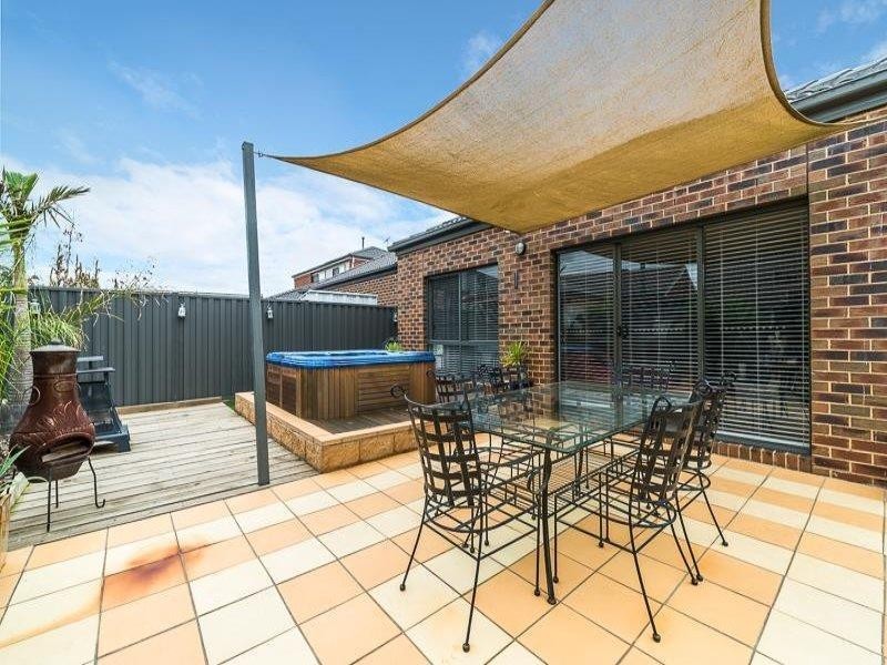 6 Streeton Avenue, Caroline Springs VIC 3023