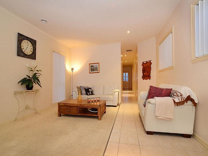 2/5 Jade Way, Hillside VIC 3037