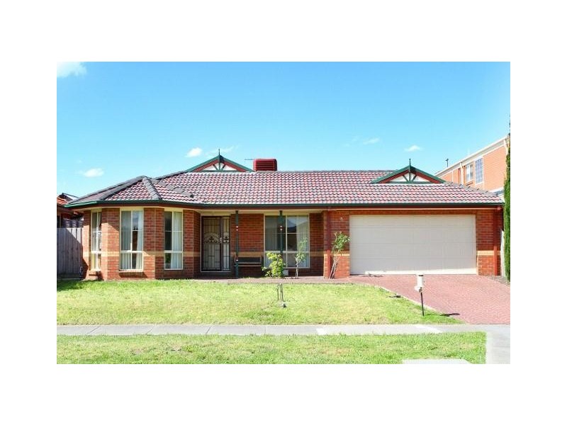 8 Cambridge Crescent, Taylors Lakes VIC 3038