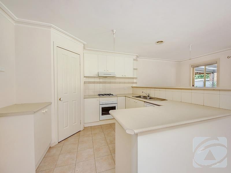 5 Emerald Court, Caroline Springs VIC 3023