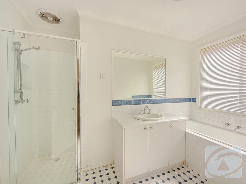 5 Emerald Court, Caroline Springs VIC 3023