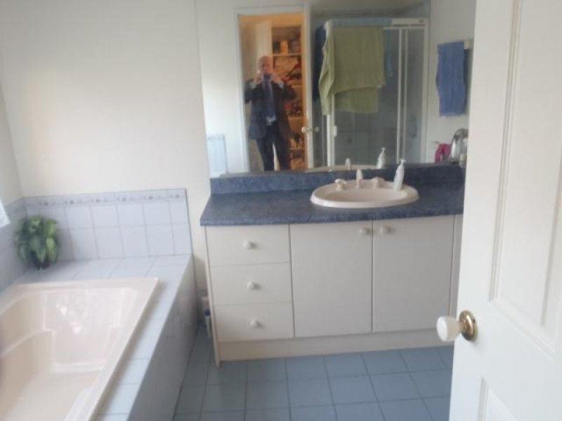 12 Rowell Place, Taylors Lakes VIC 3038