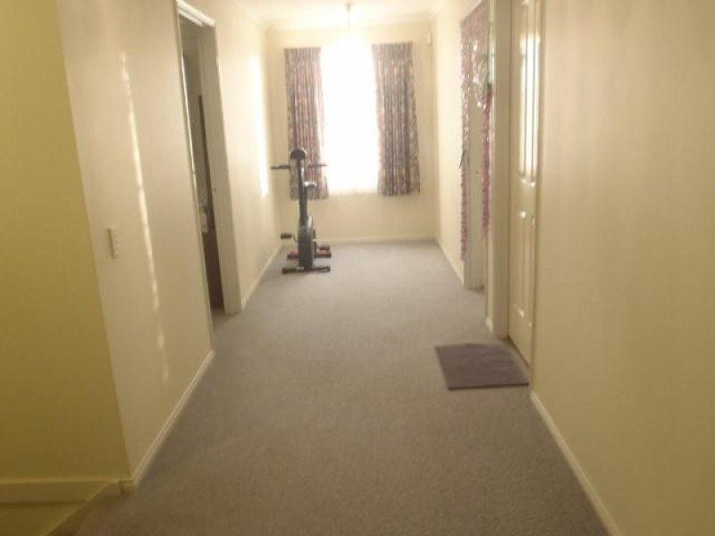 12 Rowell Place, Taylors Lakes VIC 3038