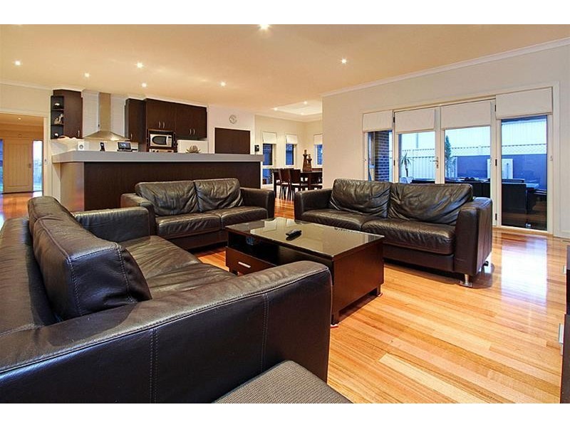 16 Cressida Crescent, Sydenham VIC 3037