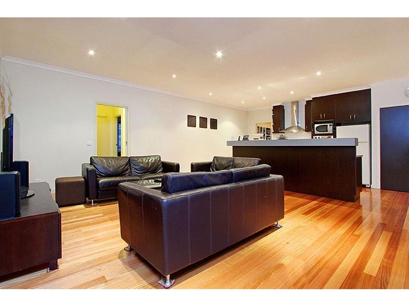 16 Cressida Crescent, Sydenham VIC 3037