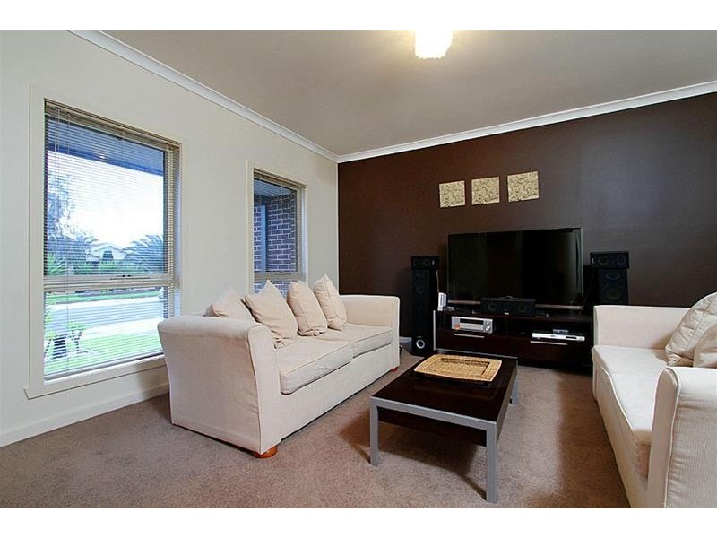 16 Cressida Crescent, Sydenham VIC 3037