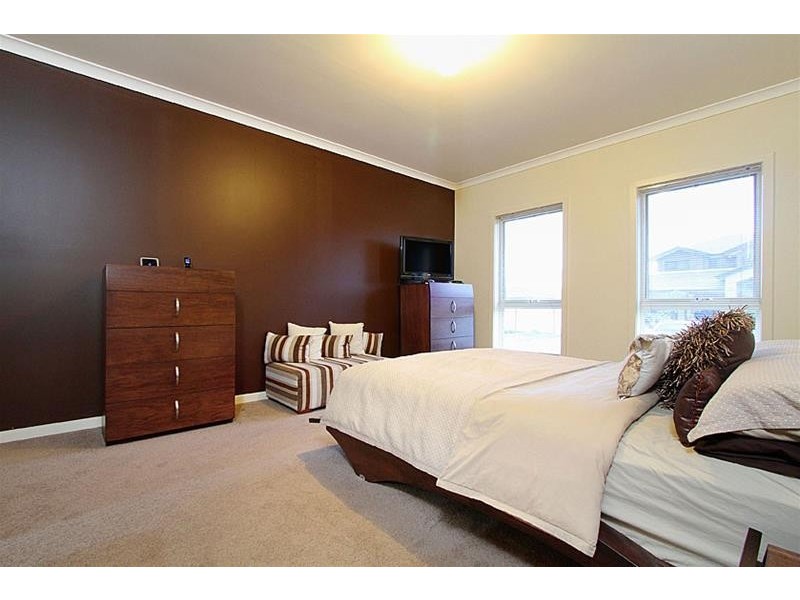 16 Cressida Crescent, Sydenham VIC 3037