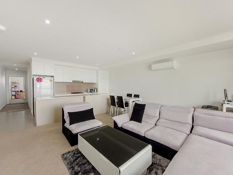 14/76 The Esplanade, Caroline Springs VIC 3023