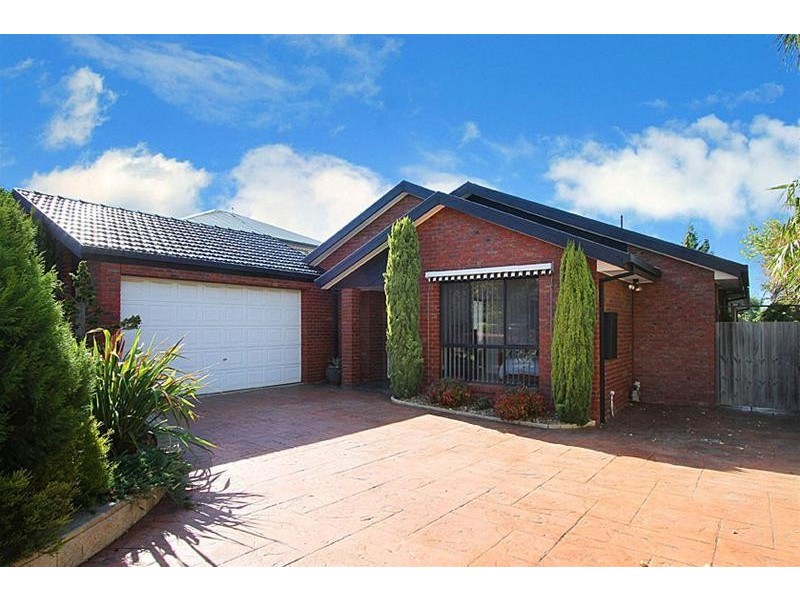 4 Queens Parade, Hillside VIC 3037