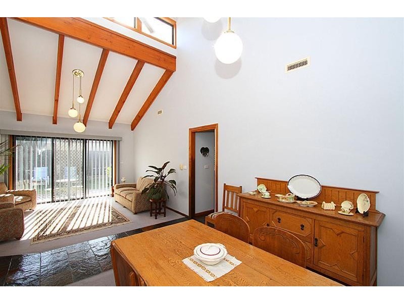 4 Queens Parade, Hillside VIC 3037