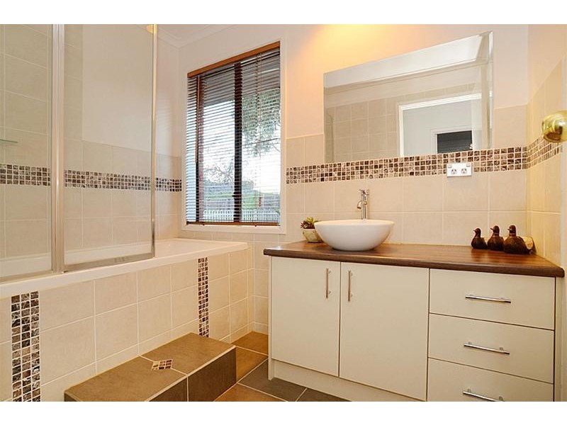 11 Rockwall Close, Sydenham VIC 3037