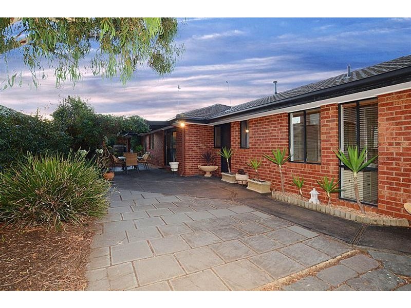 11 Rockwall Close, Sydenham VIC 3037