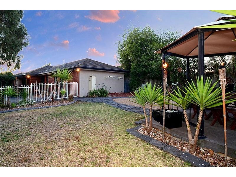 11 Rockwall Close, Sydenham VIC 3037