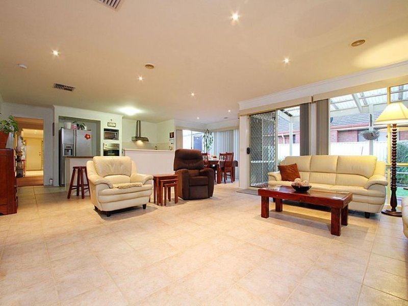 70 Royal Crescent, Hillside VIC 3037