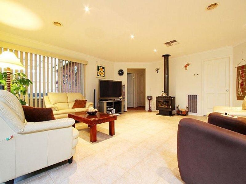 70 Royal Crescent, Hillside VIC 3037