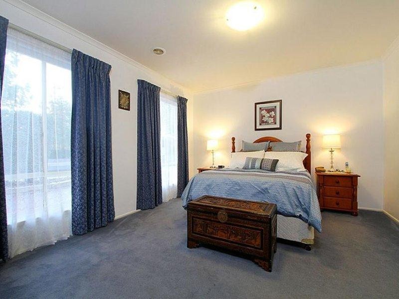 70 Royal Crescent, Hillside VIC 3037