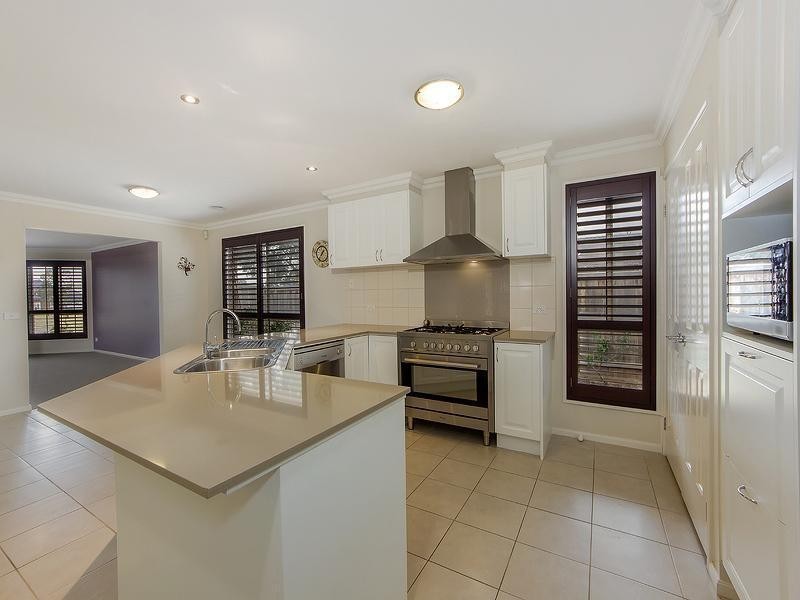 18 Arbour Boulevard, Burnside Heights VIC 3023