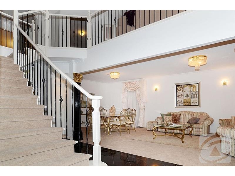 4 Buchanan Court, Taylors Lakes VIC 3038