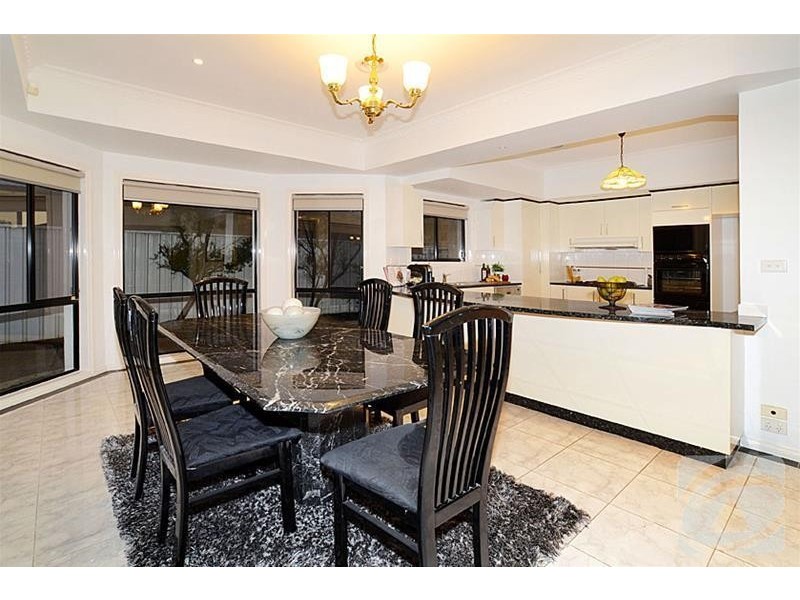 4 Buchanan Court, Taylors Lakes VIC 3038