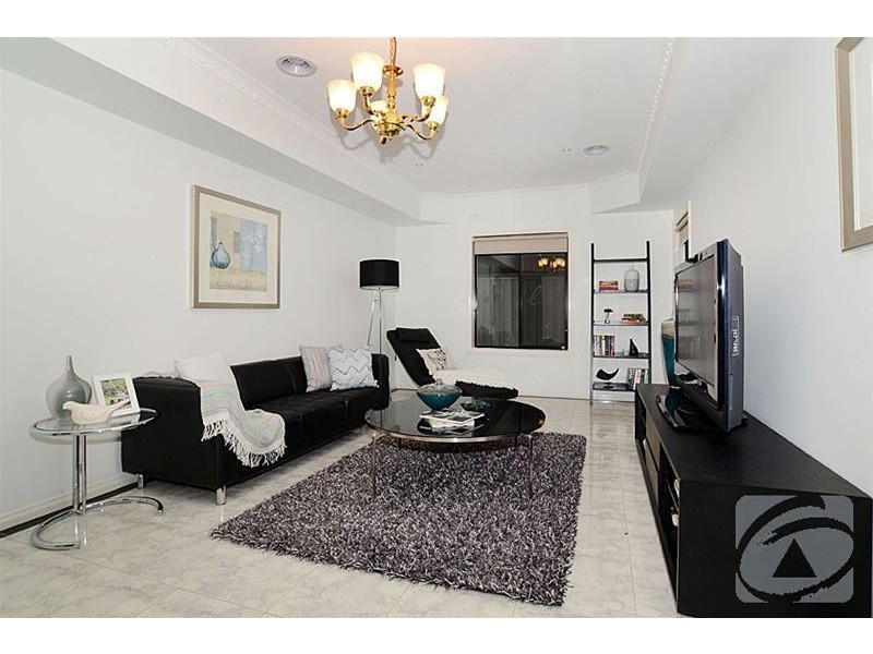 4 Buchanan Court, Taylors Lakes VIC 3038