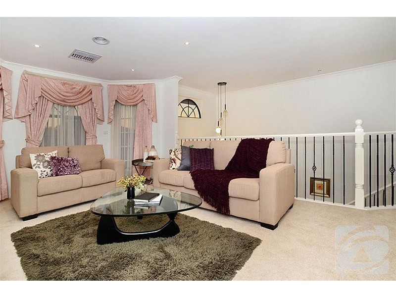 4 Buchanan Court, Taylors Lakes VIC 3038