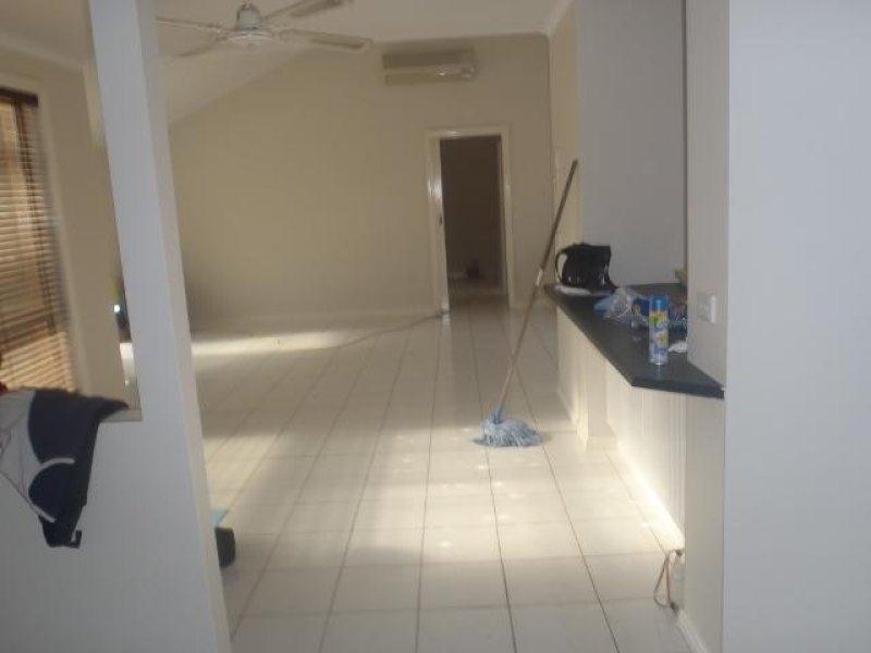 31 Manchester Drive, Sydenham VIC 3037