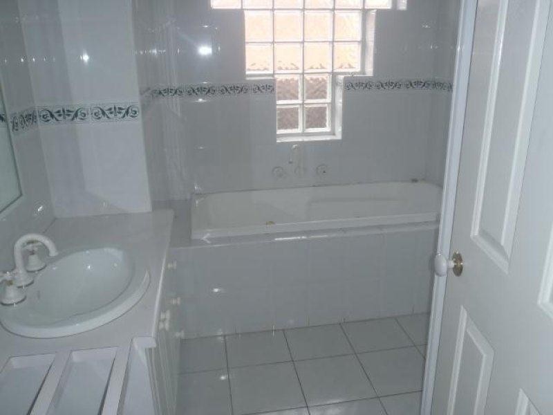 31 Manchester Drive, Sydenham VIC 3037