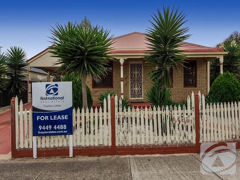 17 French Crescent, Caroline Springs VIC 3023