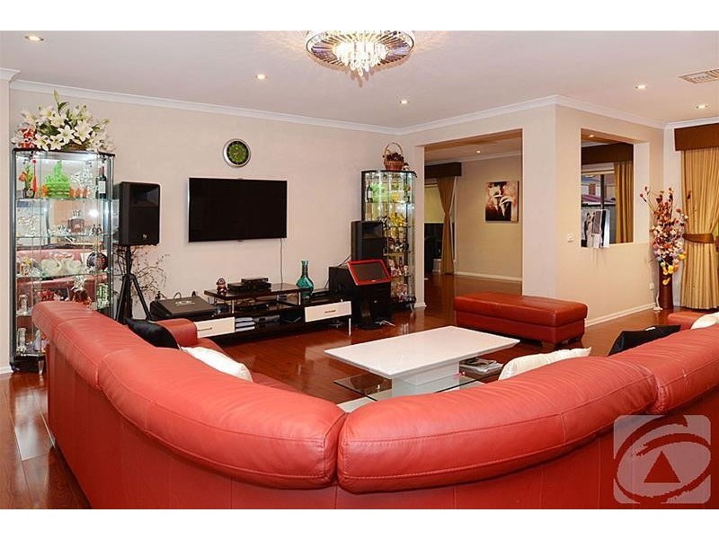 11 Rockland Court, Taylors Hill VIC 3037