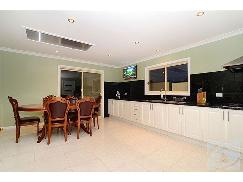 11 Rockland Court, Taylors Hill VIC 3037