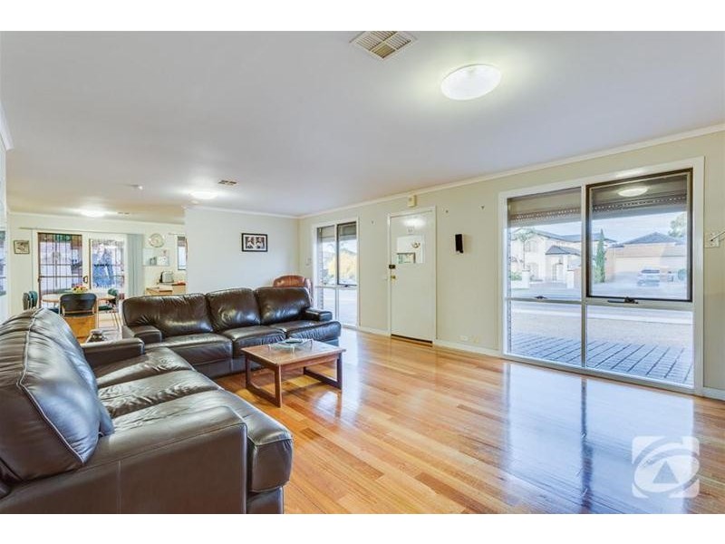 13 Lionheart Avenue, Taylors Lakes VIC 3038