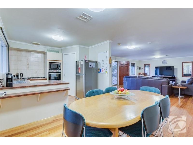 13 Lionheart Avenue, Taylors Lakes VIC 3038