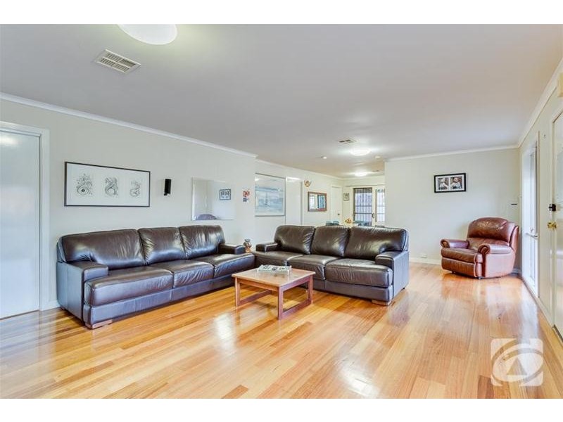 13 Lionheart Avenue, Taylors Lakes VIC 3038