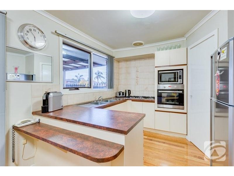 13 Lionheart Avenue, Taylors Lakes VIC 3038