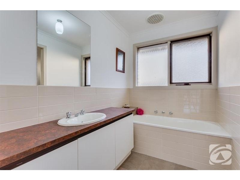 13 Lionheart Avenue, Taylors Lakes VIC 3038