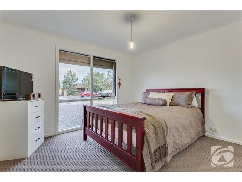 13 Lionheart Avenue, Taylors Lakes VIC 3038