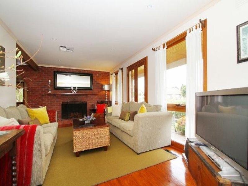 13 Wyperfeld Avenue, Taylors Lakes VIC 3038