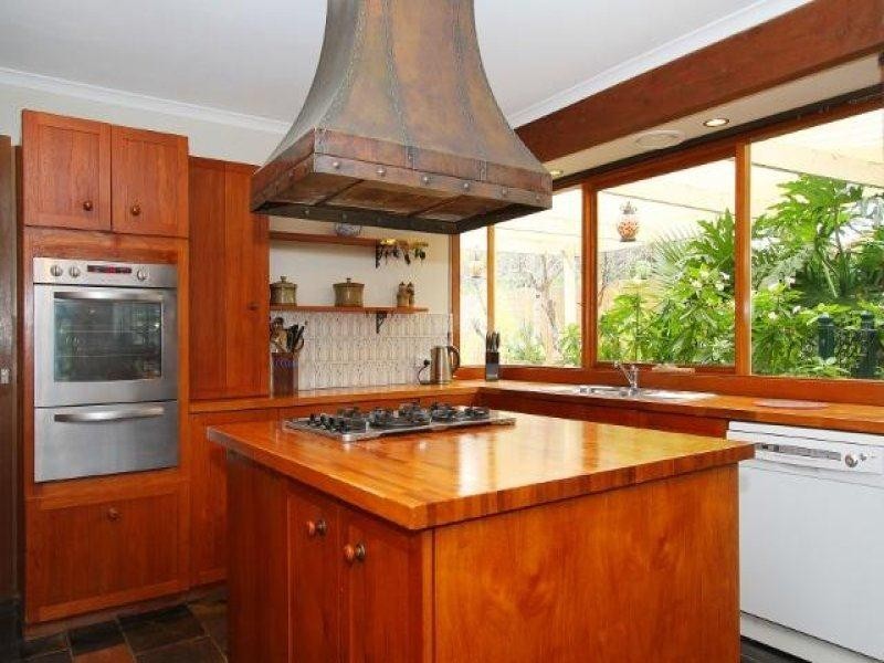 13 Wyperfeld Avenue, Taylors Lakes VIC 3038