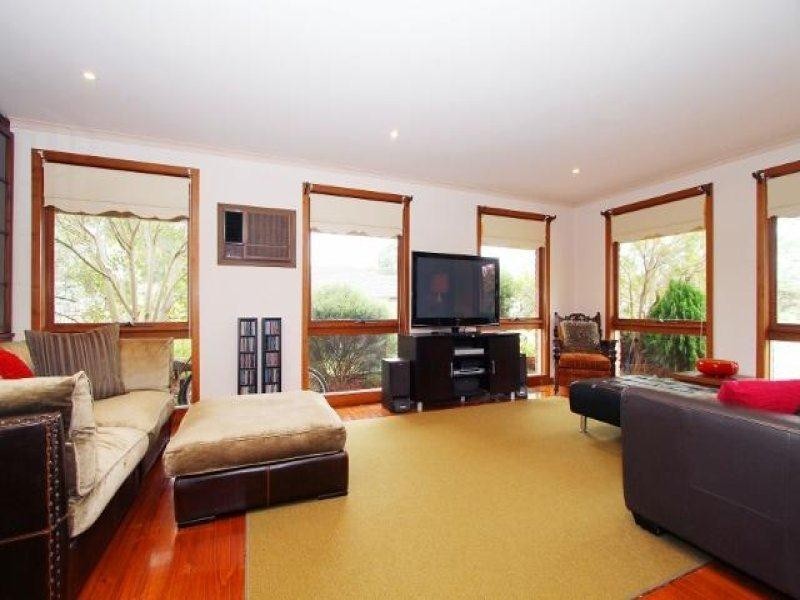 13 Wyperfeld Avenue, Taylors Lakes VIC 3038